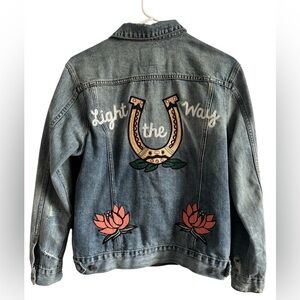 Lucky Brand Denim Trucker  Embroidered Horseshoe Distressed Floral Jacket Size M